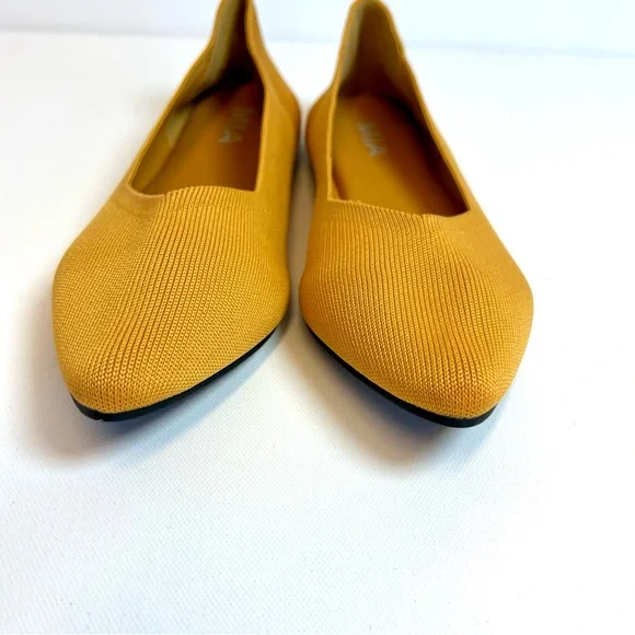 NWT • Women’s MIA “Kerri” Pointed Toe Flats • Size 6.5M • Color: Mustard Yellow - Picture 3 of 13